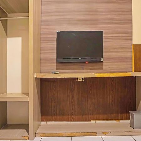 Oyo 1935 Hotel Diamond Inn Makassar Ngoại thất bức ảnh