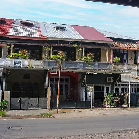 Oyo 1935 Hotel Diamond Inn Makassar Ngoại thất bức ảnh
