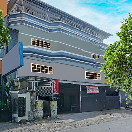 Oyo 1935 Hotel Diamond Inn Makassar Ngoại thất bức ảnh