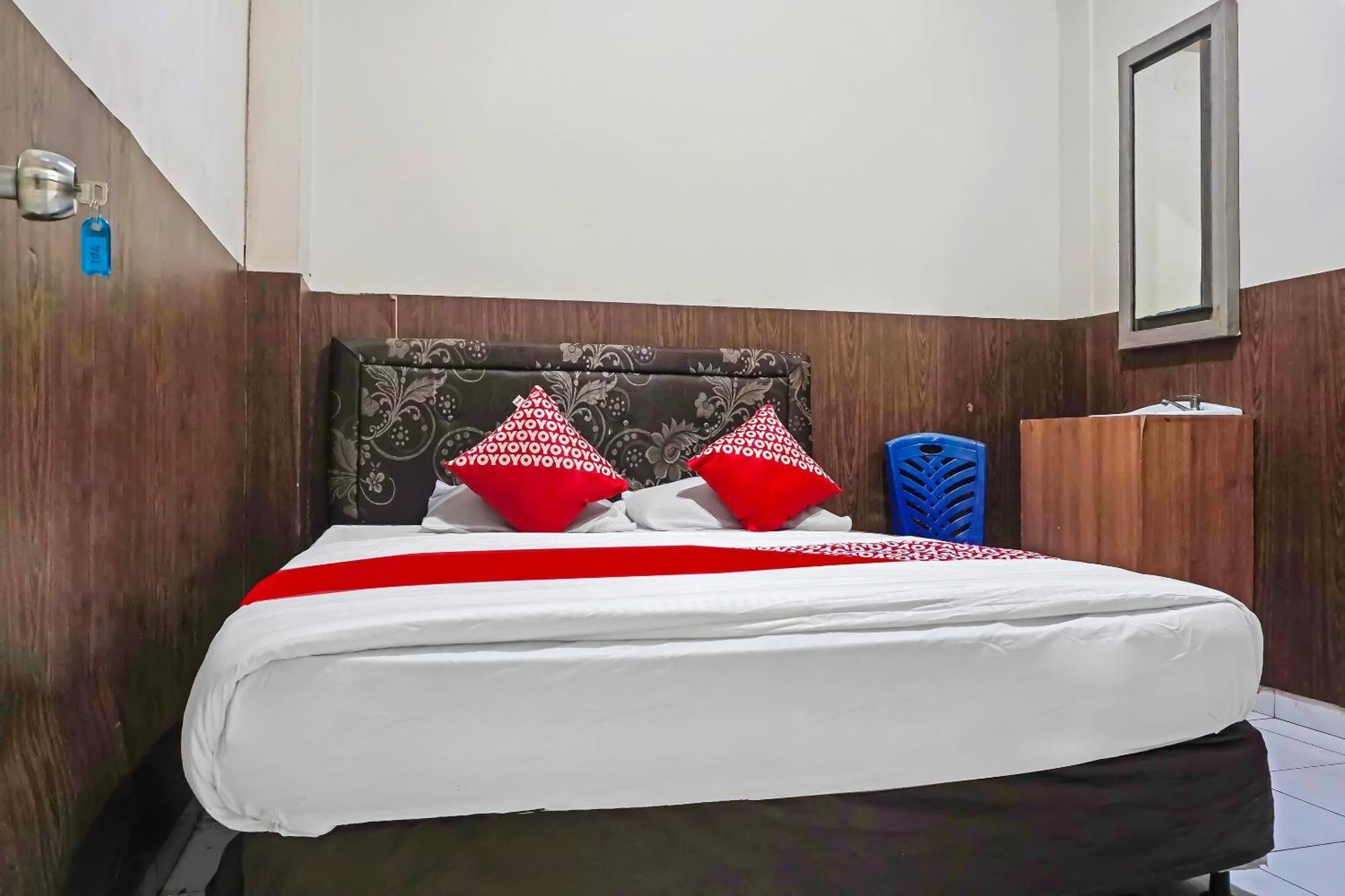 Oyo 1935 Hotel Diamond Inn Makassar Ngoại thất bức ảnh