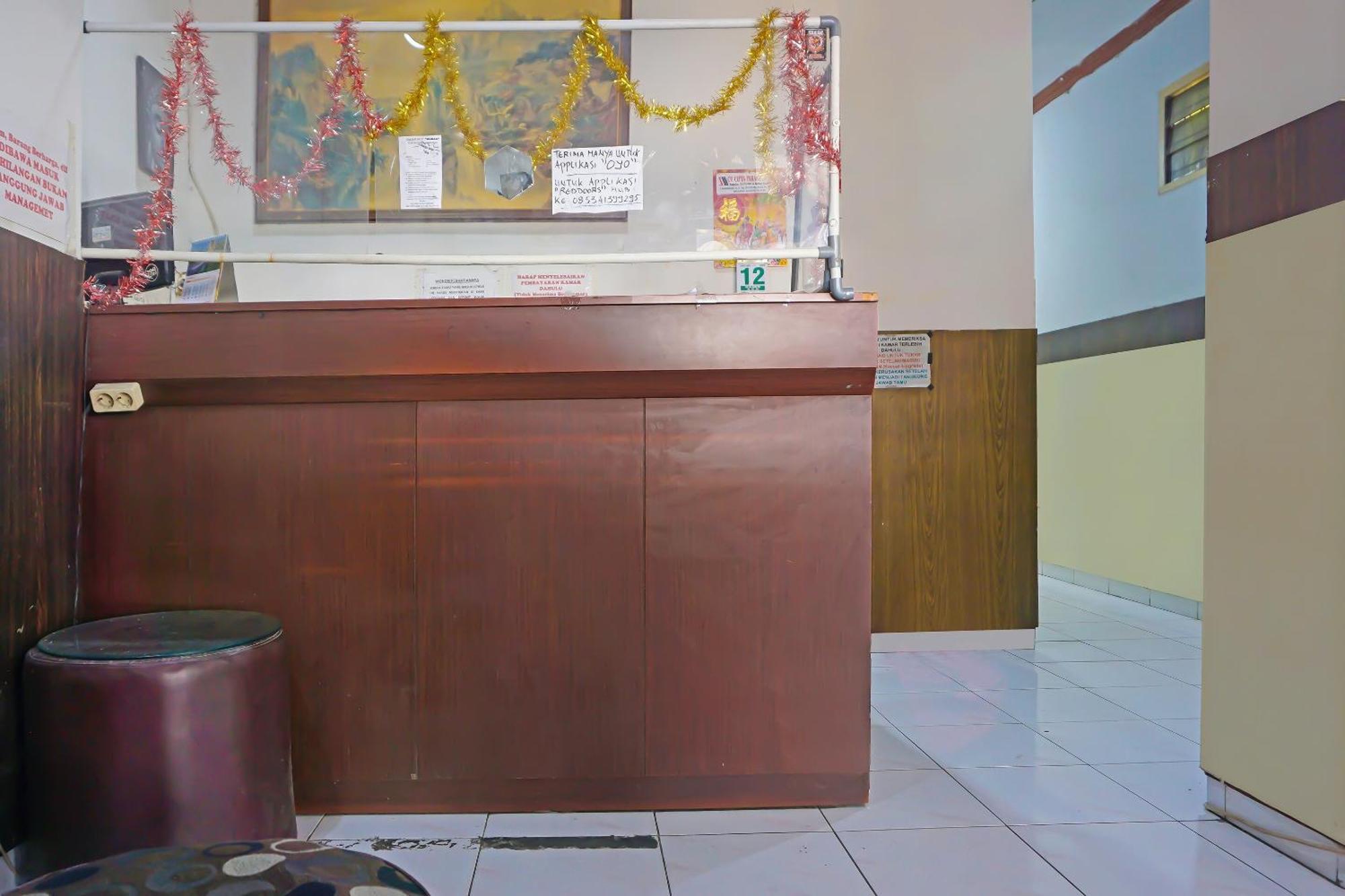 Oyo 1935 Hotel Diamond Inn Makassar Ngoại thất bức ảnh