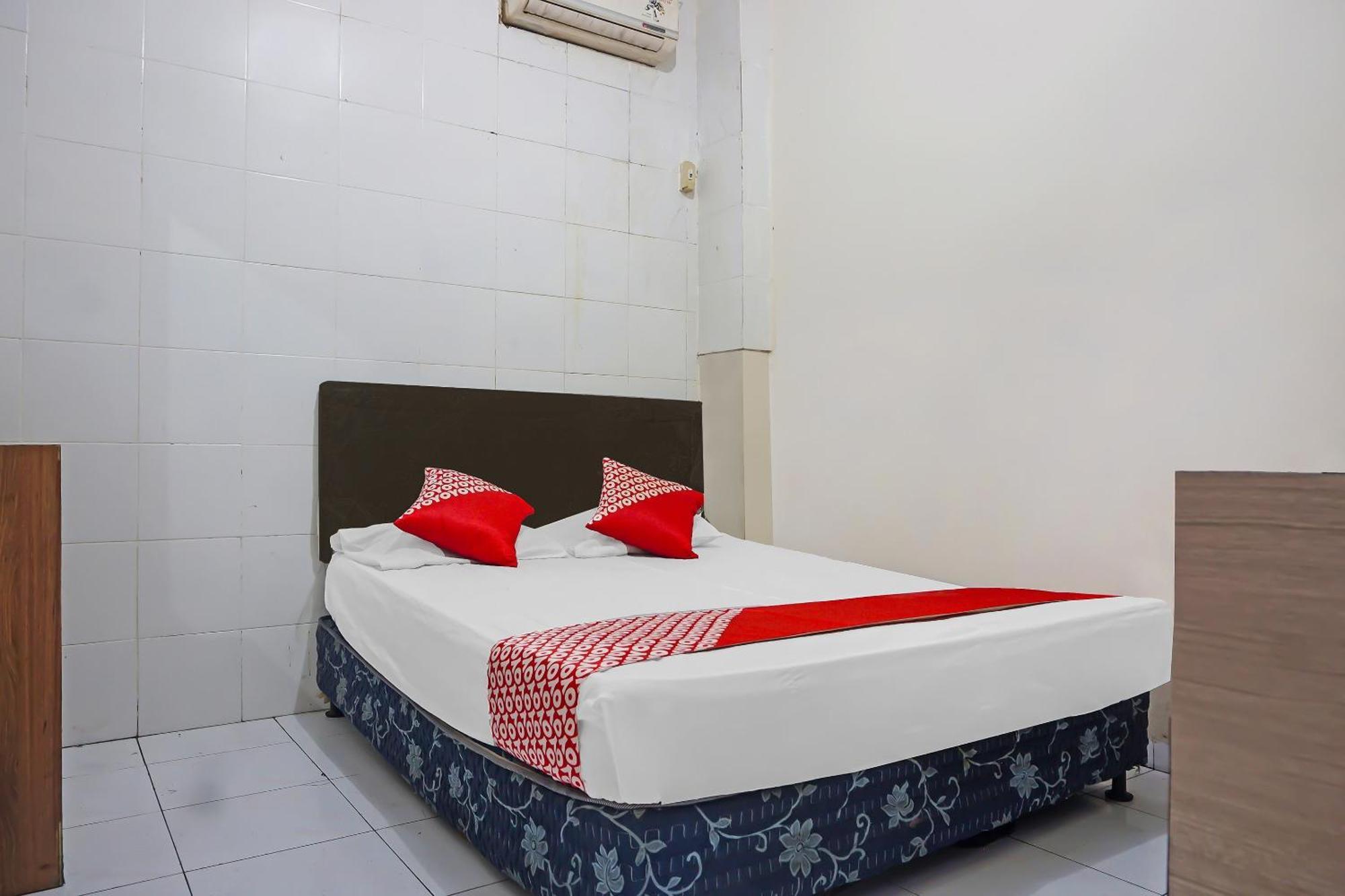 Oyo 1935 Hotel Diamond Inn Makassar Ngoại thất bức ảnh