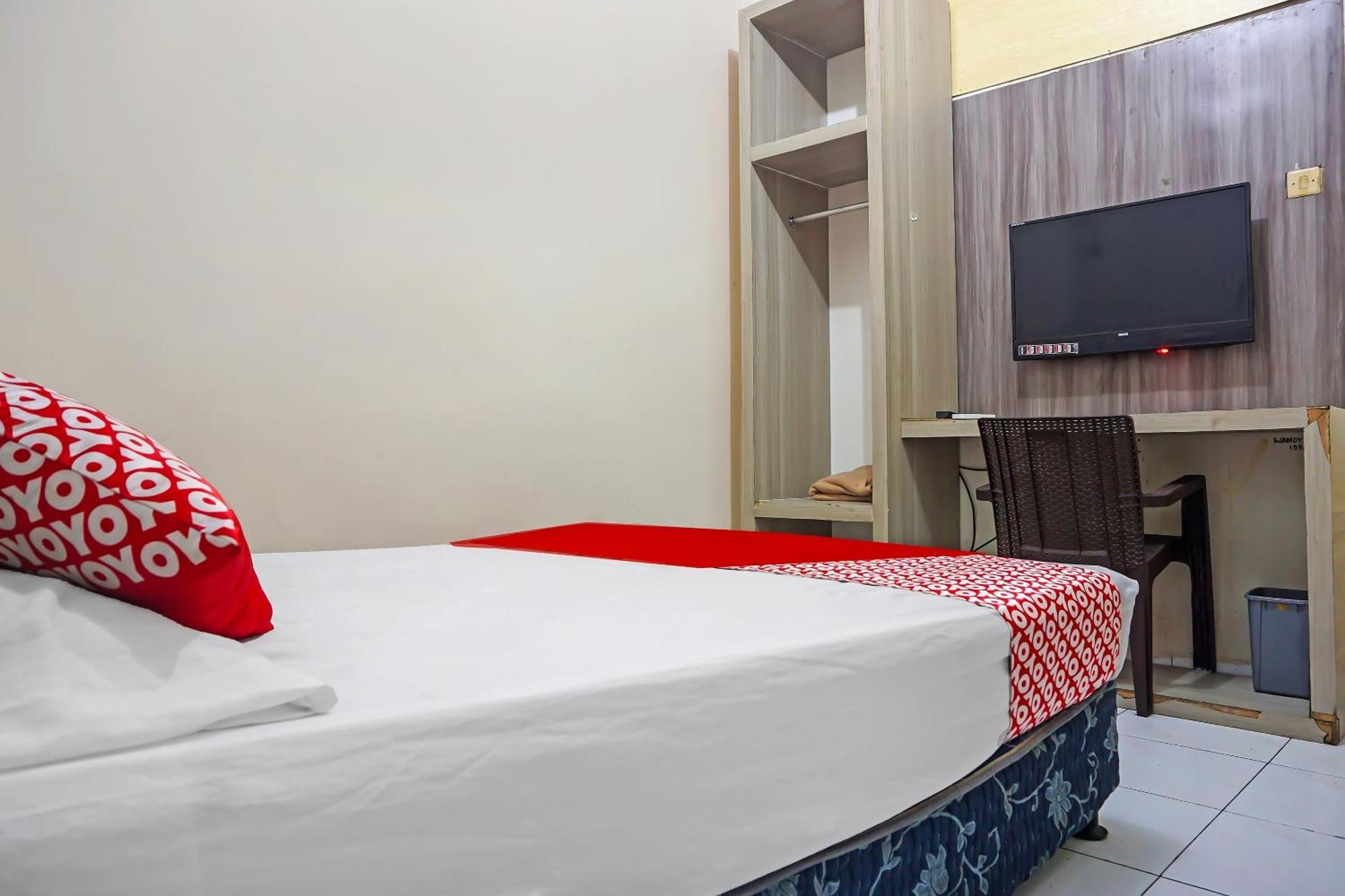 Oyo 1935 Hotel Diamond Inn Makassar Ngoại thất bức ảnh