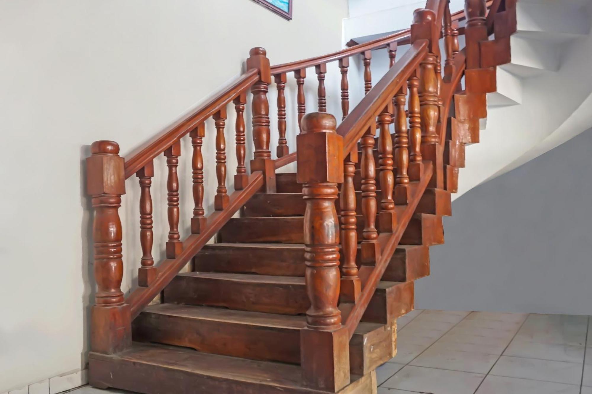 Oyo 1935 Hotel Diamond Inn Makassar Ngoại thất bức ảnh