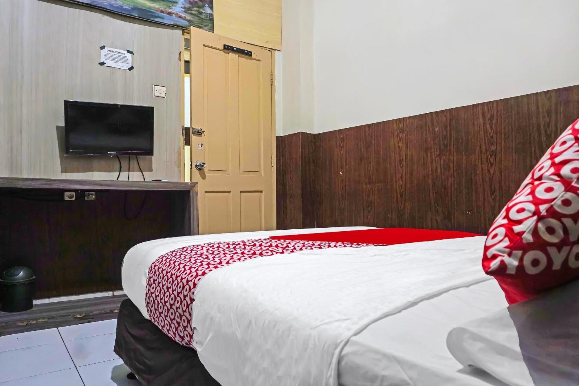 Oyo 1935 Hotel Diamond Inn Makassar Ngoại thất bức ảnh