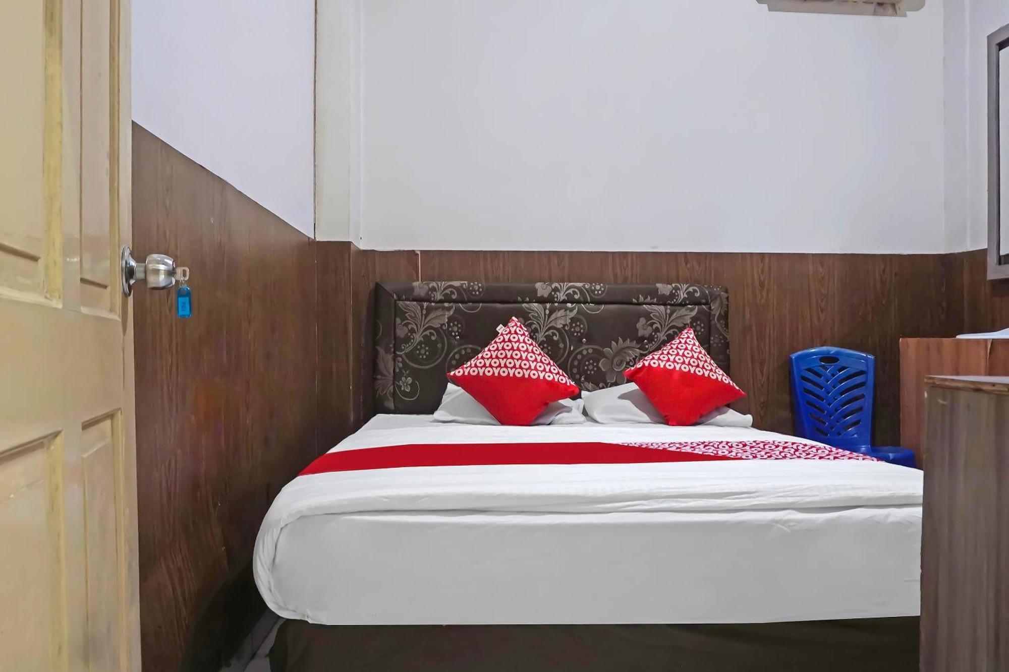 Oyo 1935 Hotel Diamond Inn Makassar Ngoại thất bức ảnh