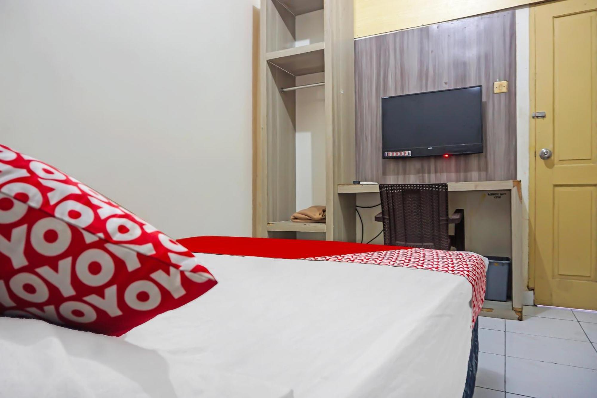 Oyo 1935 Hotel Diamond Inn Makassar Ngoại thất bức ảnh