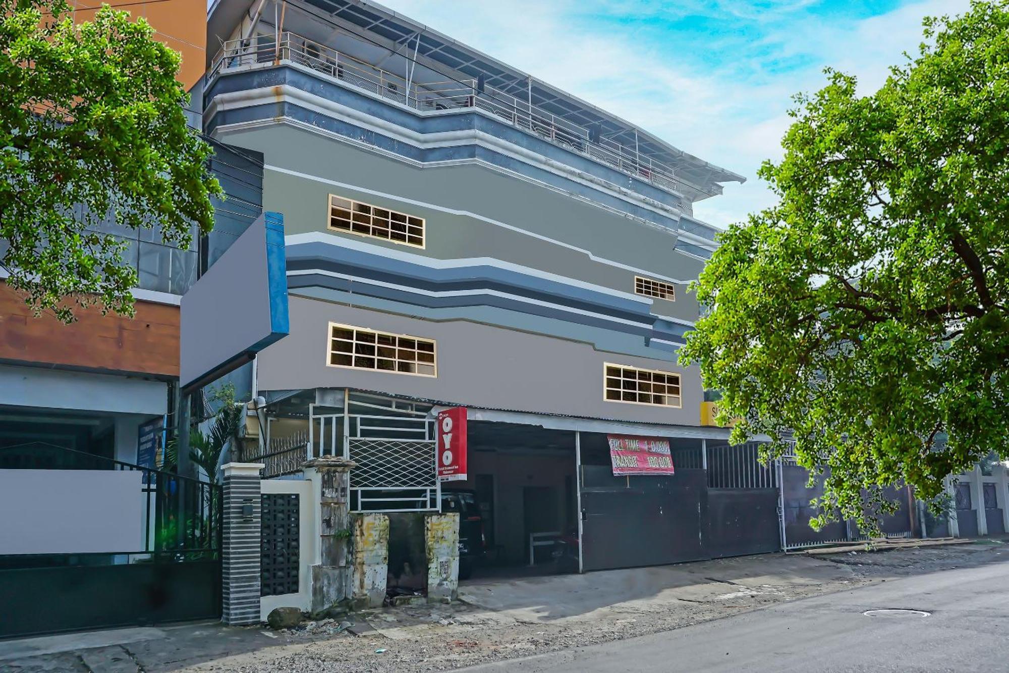 Oyo 1935 Hotel Diamond Inn Makassar Ngoại thất bức ảnh