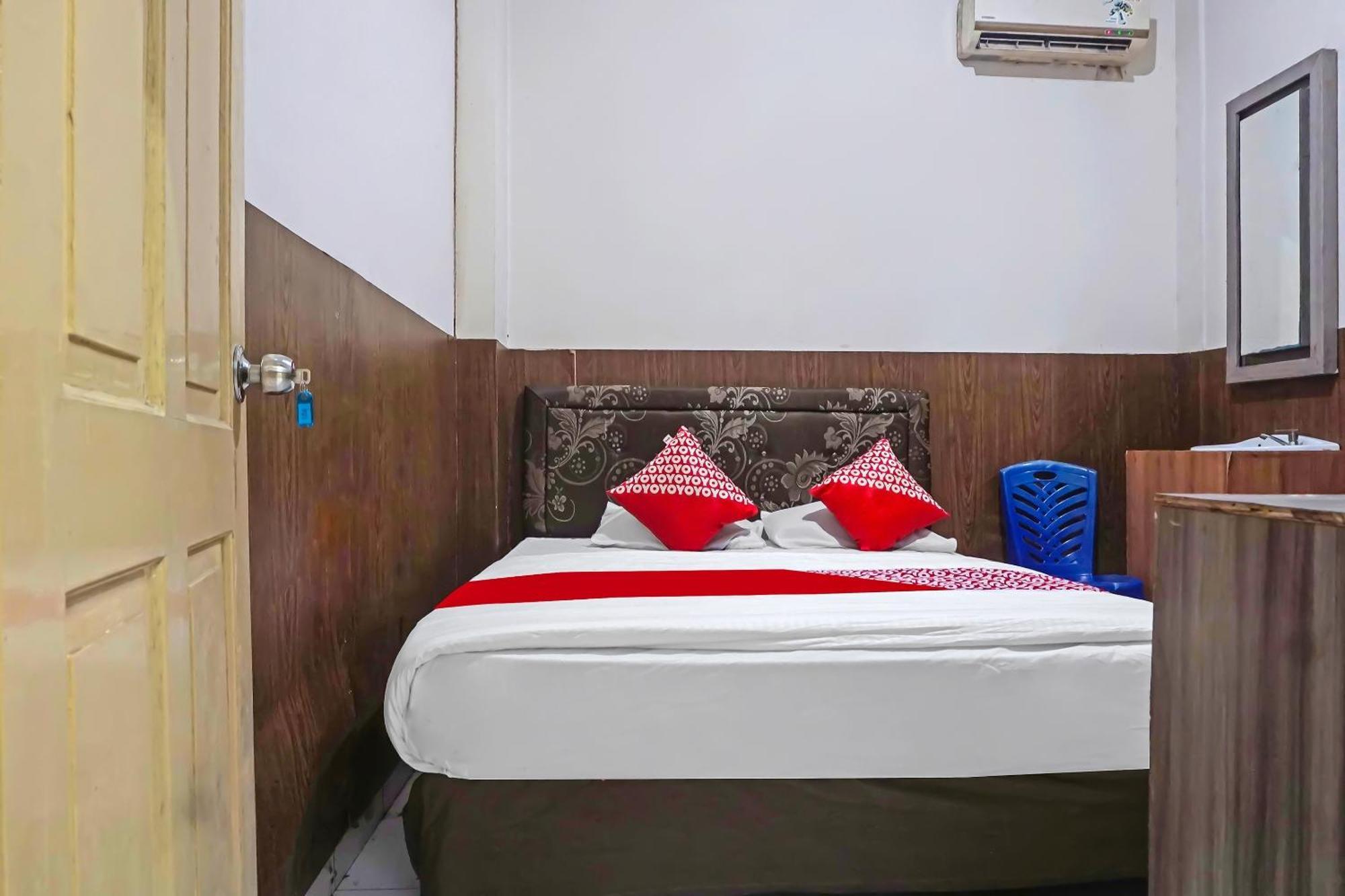 Oyo 1935 Hotel Diamond Inn Makassar Ngoại thất bức ảnh
